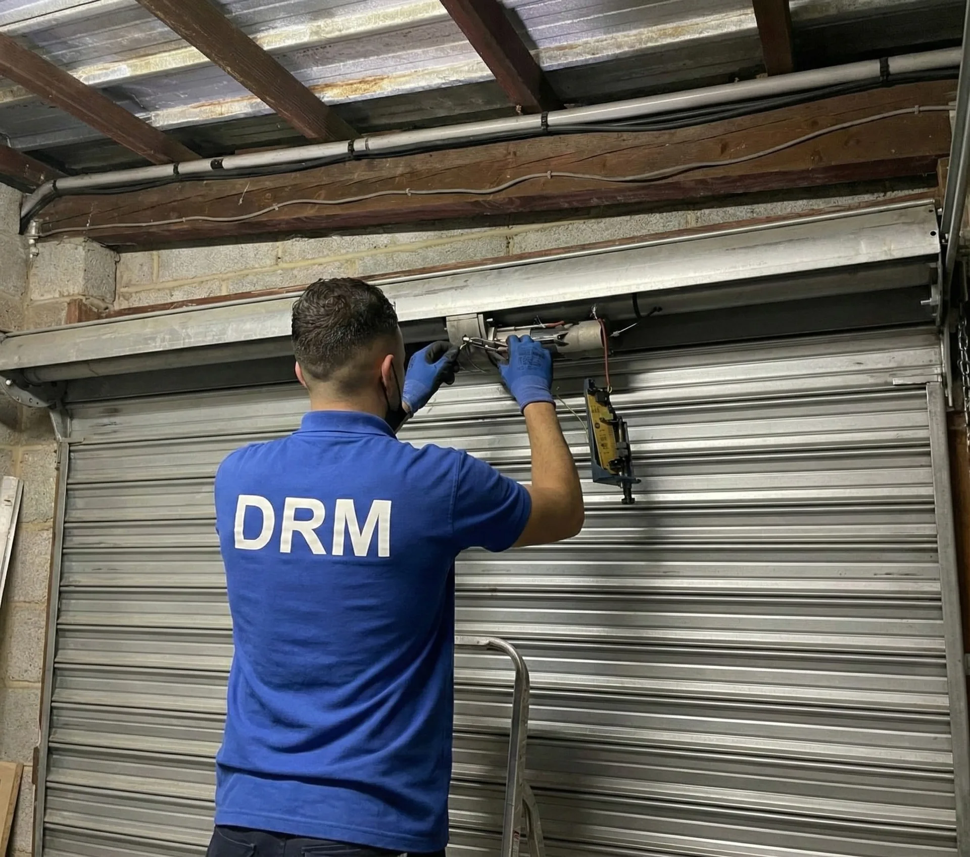 Motorisation rideau métallique — moteur tubulaire ACM Somfy Simu Paris 19e